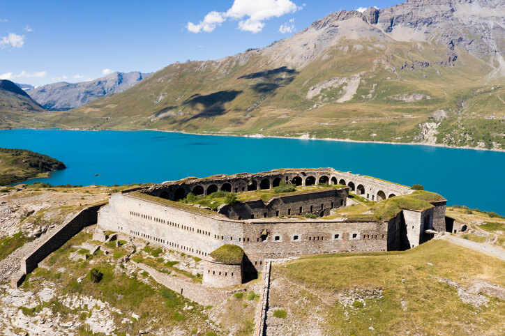 ruines lac mont cenis
