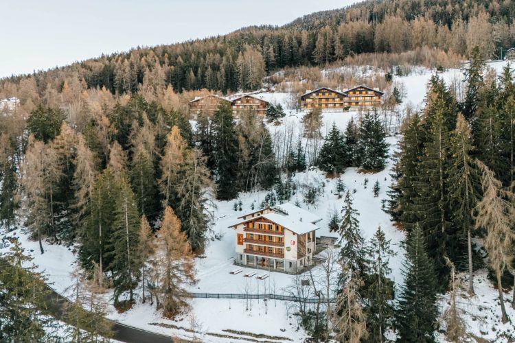 Chalet de l'Ours in Veysonnaz - accommodation right by Piste de l'Ours