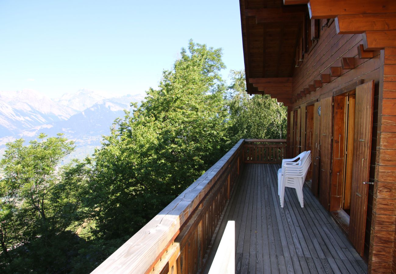 Balkon Chalet Aeolus in Veysonnaz in der Schweiz