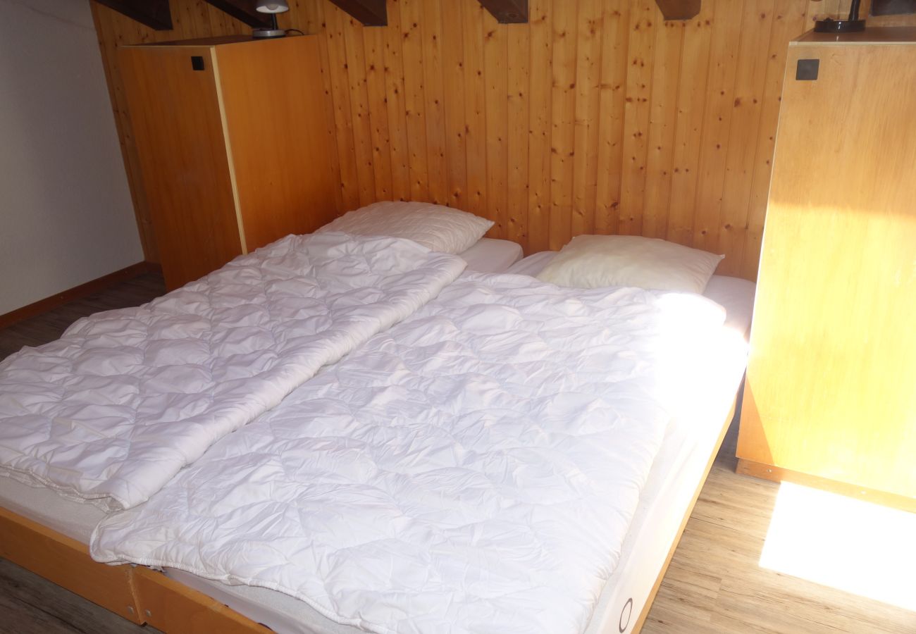 Schlafzimmer, Appartement Les Mélèzes K 040, in Veysonnaz in der Schweiz