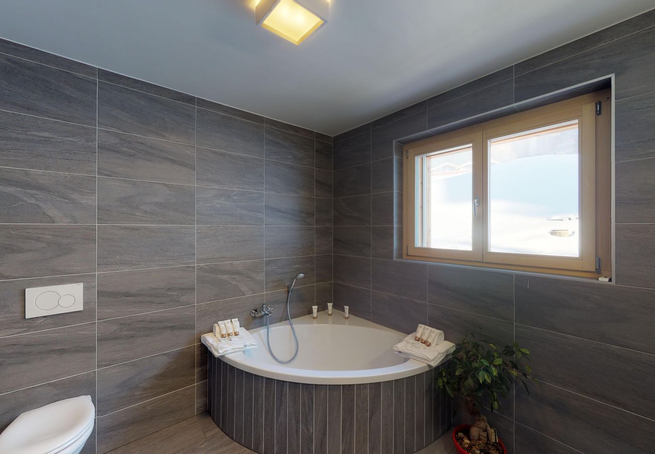 Badezimmer Wohnung Les Mayens MB 022, in Veysonnaz in der Schweiz