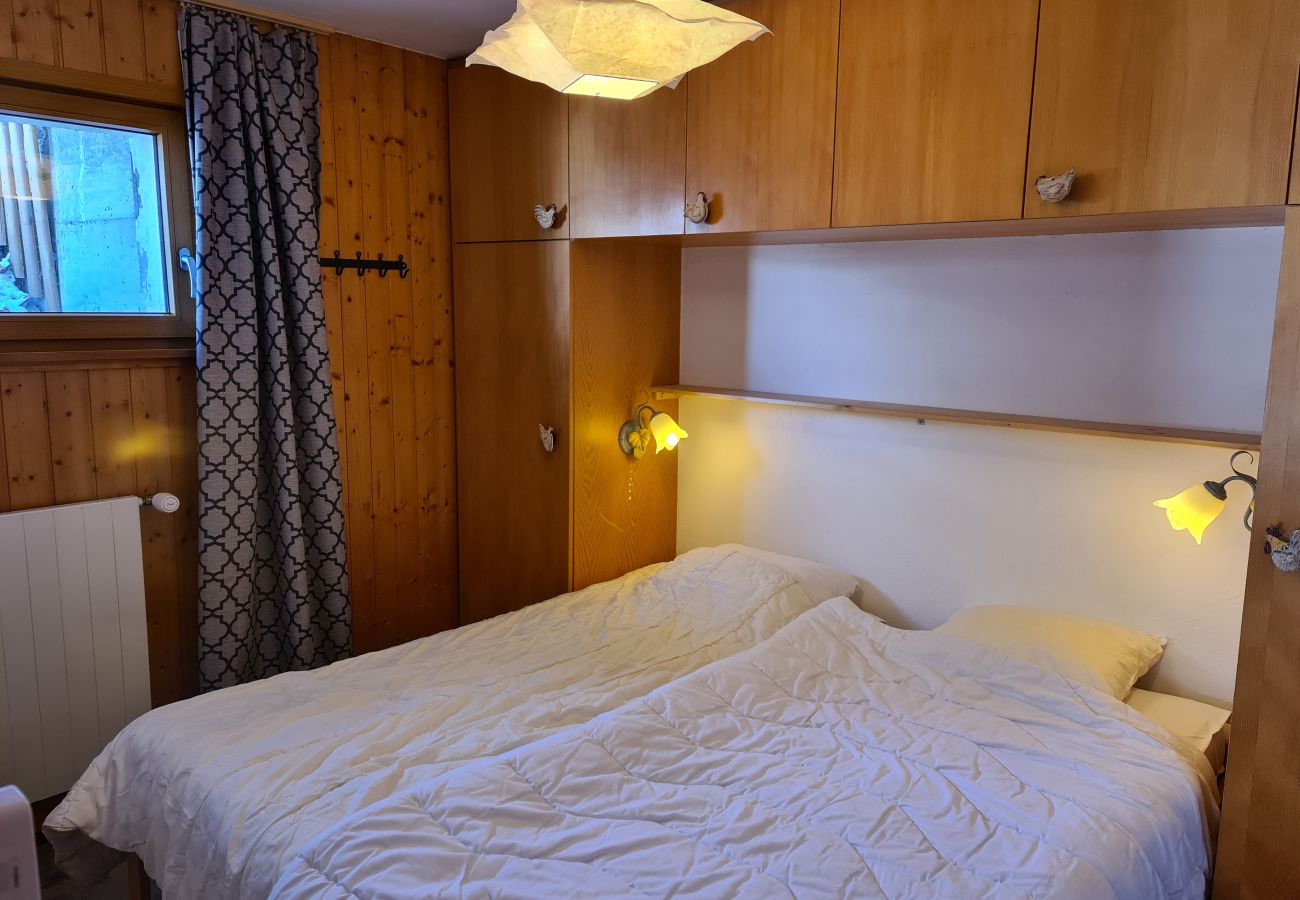 Schlafzimmer Beaulieu F 010  in Veysonnaz in der Schweiz.