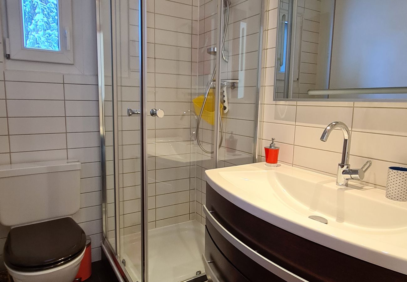 Badezimmer Beaulieu F 010 in Veysonnaz in der Schweiz.