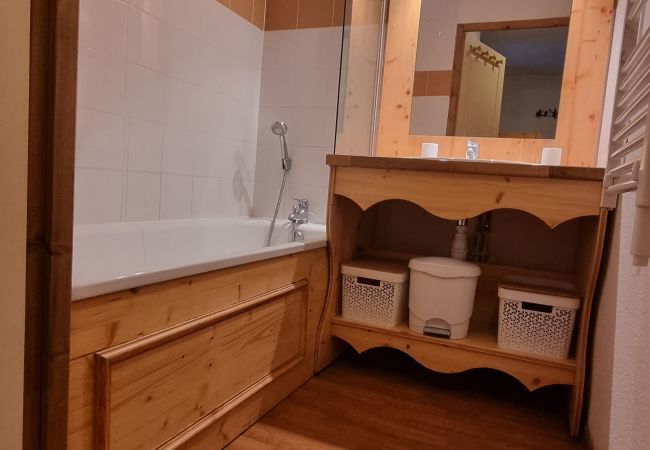 Appartement in Orelle - Hameau 1 002 - SPA & PISCINE appartement 6 pers Appartement in Orelle - Hameau 1 002 - SPA & PISCINE appartement 6 pers