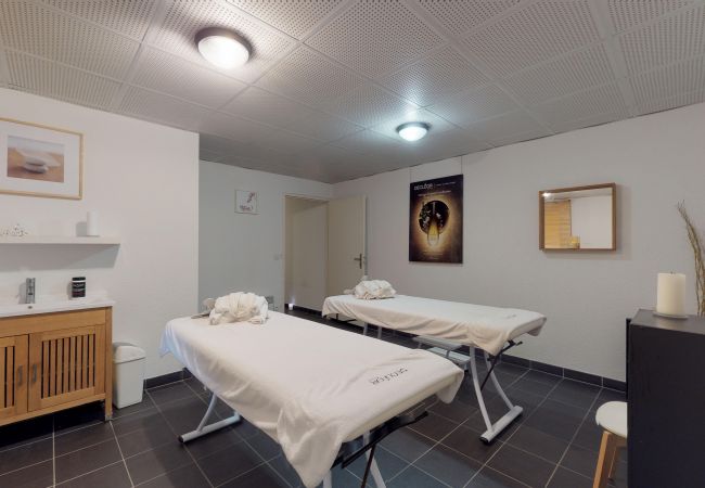 Studio in Orelle - Hameau 8 301 - SPA & PISCINE studio 2 pers. Studio in Orelle - Hameau 8 301 - SPA & PISCINE studio 2 pers.