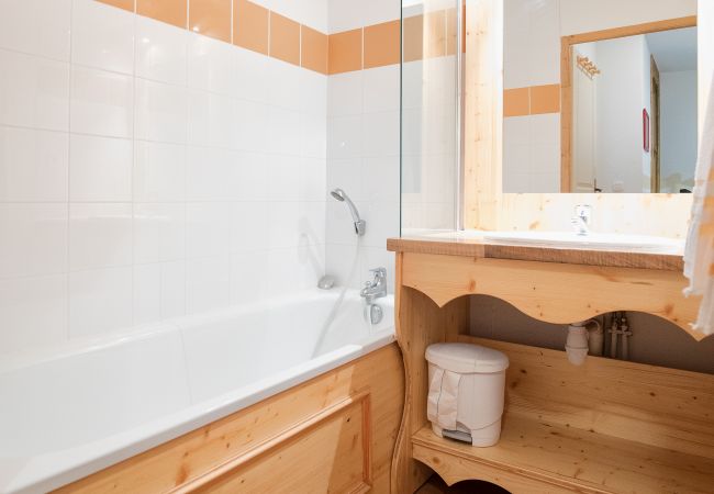 Appartement à Orelle - Hameau 4 301 - SPA & PISCINE appartement 4 pers Appartement à Orelle - Hameau 4 301 - SPA & PISCINE appartement 4 pers