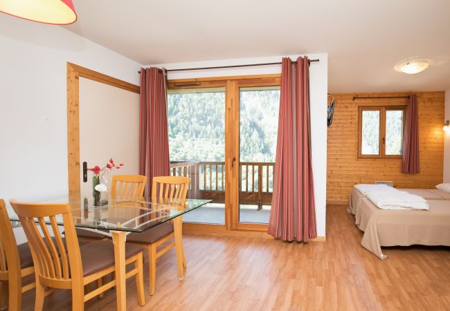 Studio à Orelle - Hameau 8 201 - SPA & PISCINE studio 4 pers. Studio à Orelle - Hameau 8 201 - SPA & PISCINE studio 4 pers.