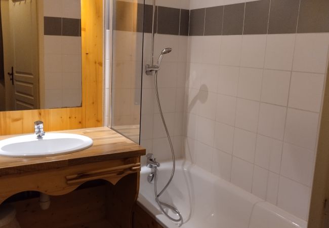 Salle de bain Appartement Hameau 5 201a à Orelle en France