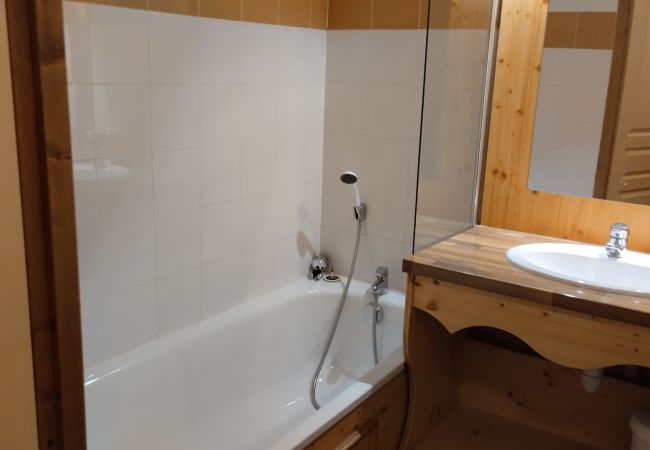 Salle de bain Appartement Hameau 2 006  à Orelle en France