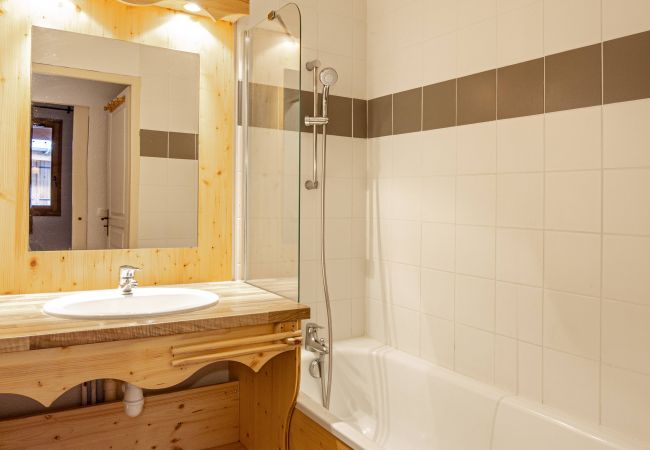 Studio in Orelle - Hameau 5 106b - SPA & PISCINE studio 4 pers. Studio in Orelle - Hameau 5 106b - SPA & PISCINE studio 4 pers.