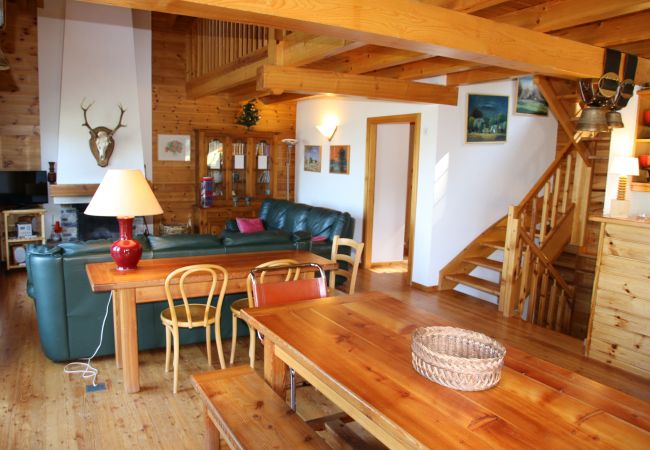 Stay in Chalet Aeolus in Veysonnaz, Switzerland