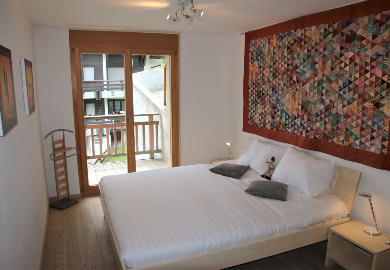 Master bedroom, Ski Paradise SP 008 in Veysonnaz, Switzerland