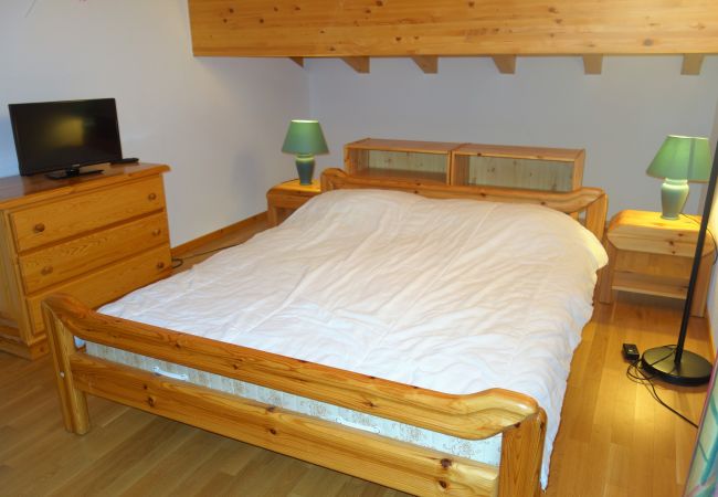 Bedroom, Hotel Chalet Royal HCR 041 in Veysonnaz in Switzerland