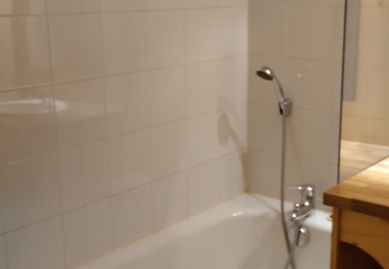 Apartment in Orelle - Hameau 4 502 - SPA & PISCINE appartement 6 pers