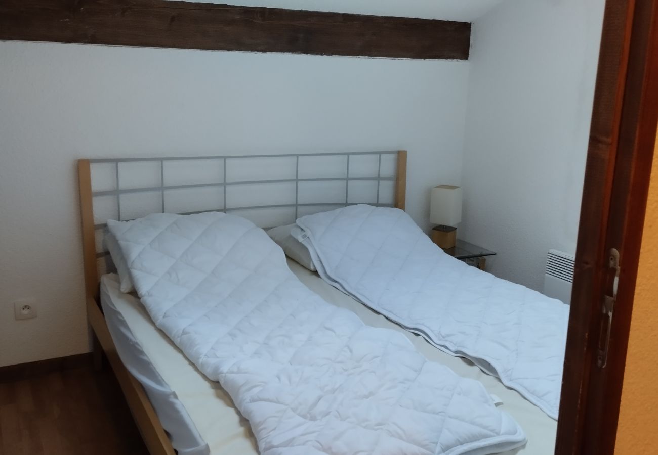 Apartment in Orelle - Hameau 4 502 - SPA & PISCINE appartement 6 pers