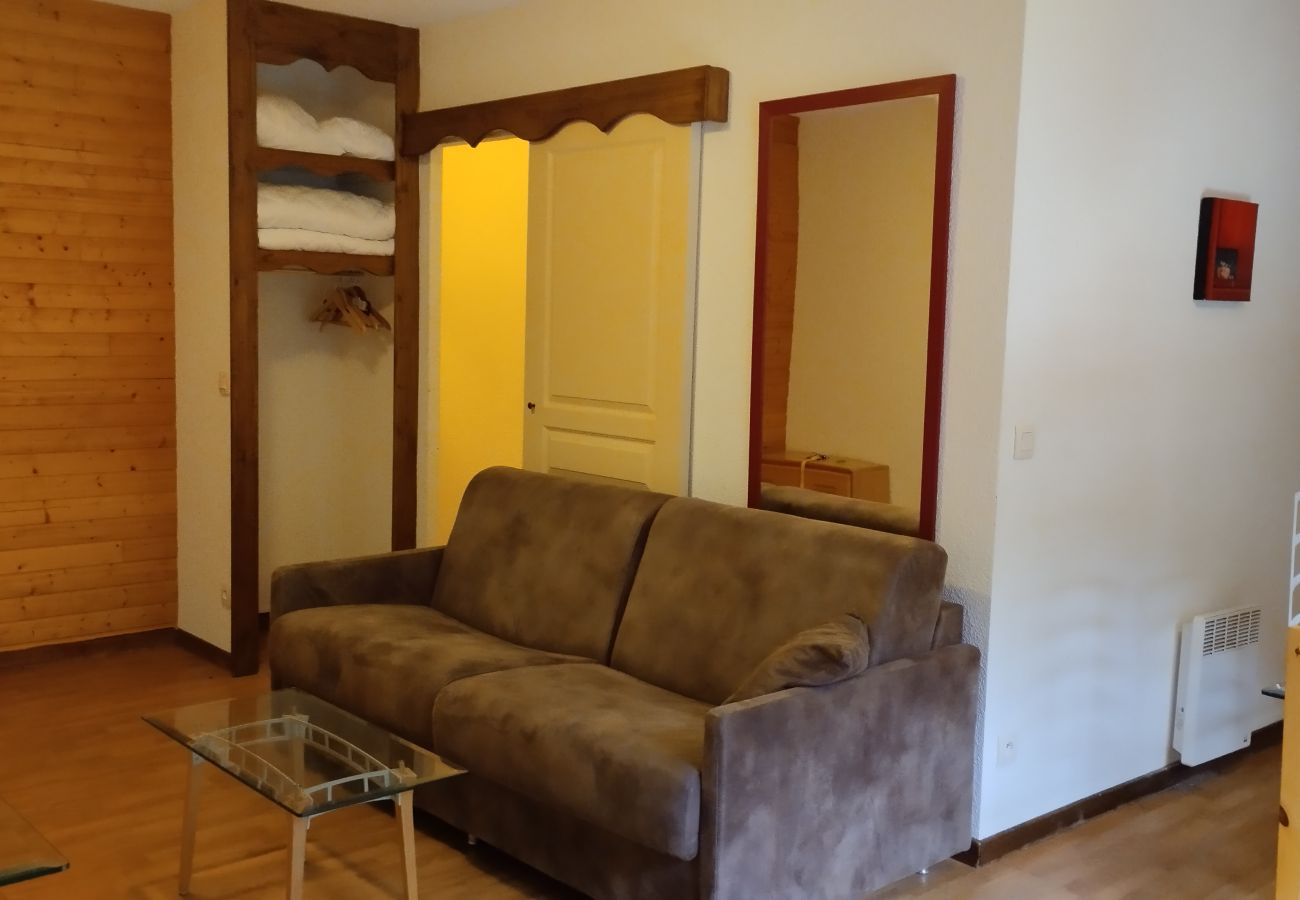 Apartment in Orelle - Hameau 4 502 - SPA & PISCINE appartement 6 pers