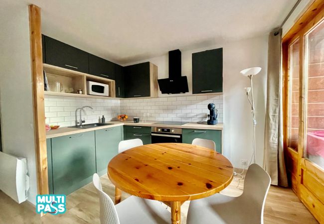 Kitchen Val Pierre VPS 8 in Châtel, France