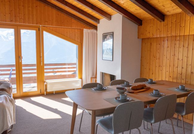 Dining room Apartment Beaulieu F 044 in Veysonnaz, Switzerland